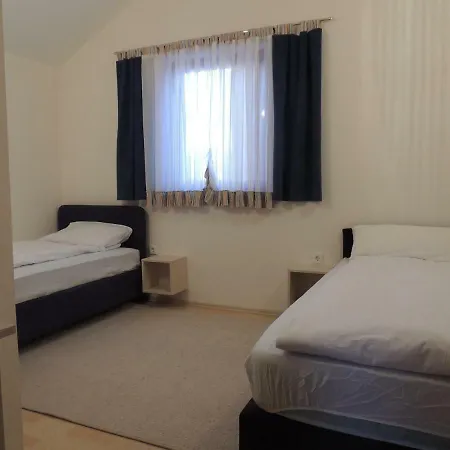 Aurora Apartman *