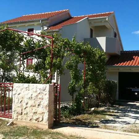 Aurora Apartman *